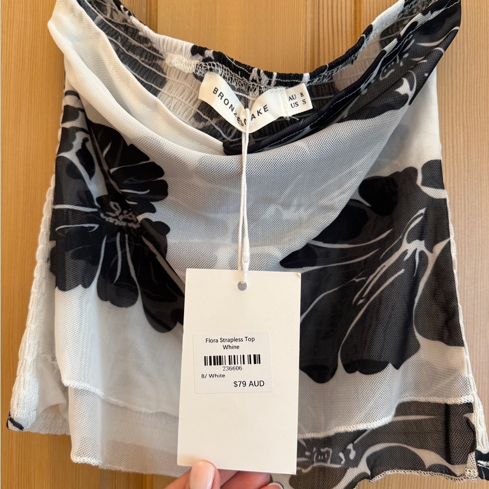 Floral strapless top (NWT) - Picture 3 of 4